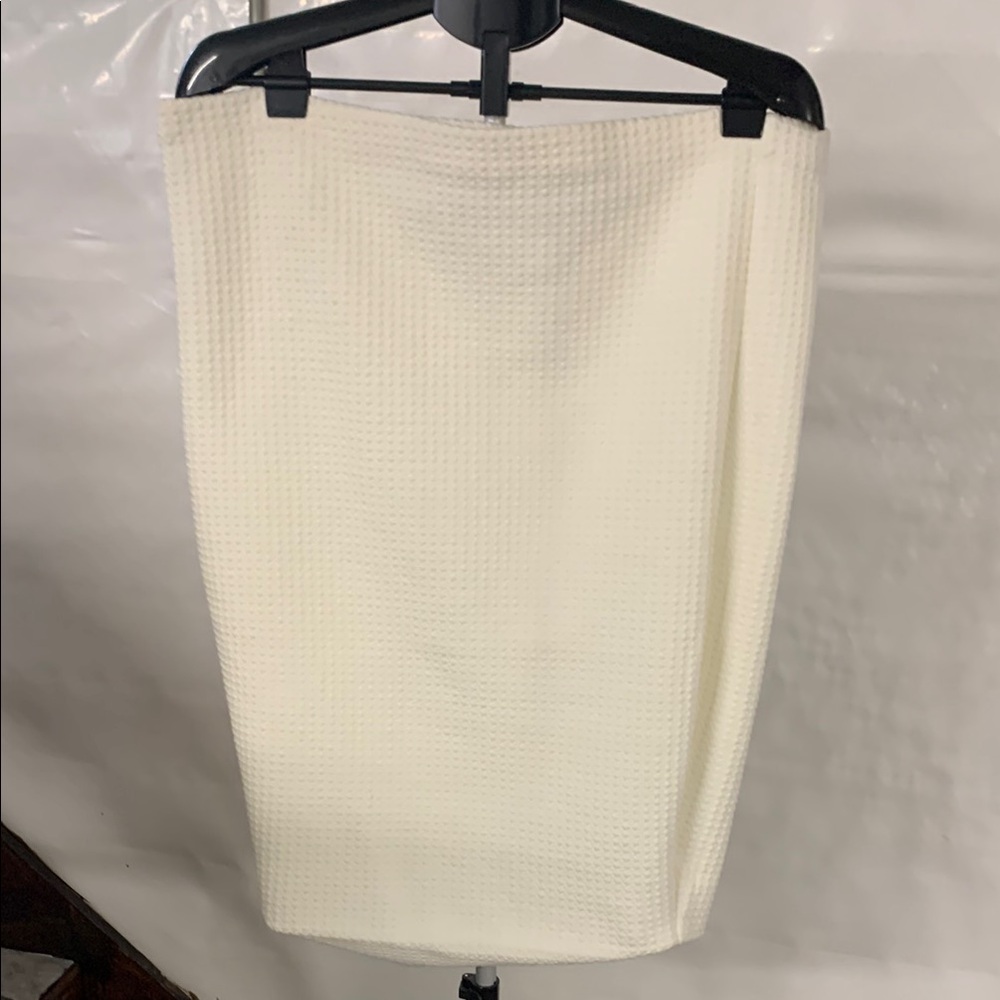 Elegant White Textured Skirt